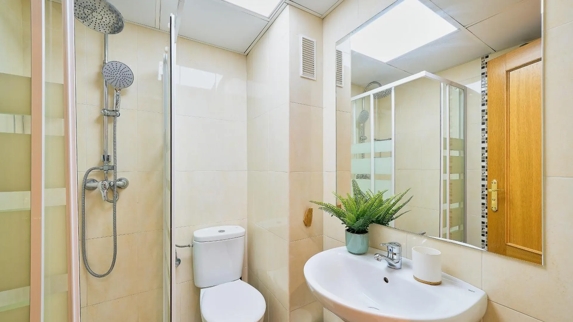 Fuengirola Beach Apartment By Stay Belonio