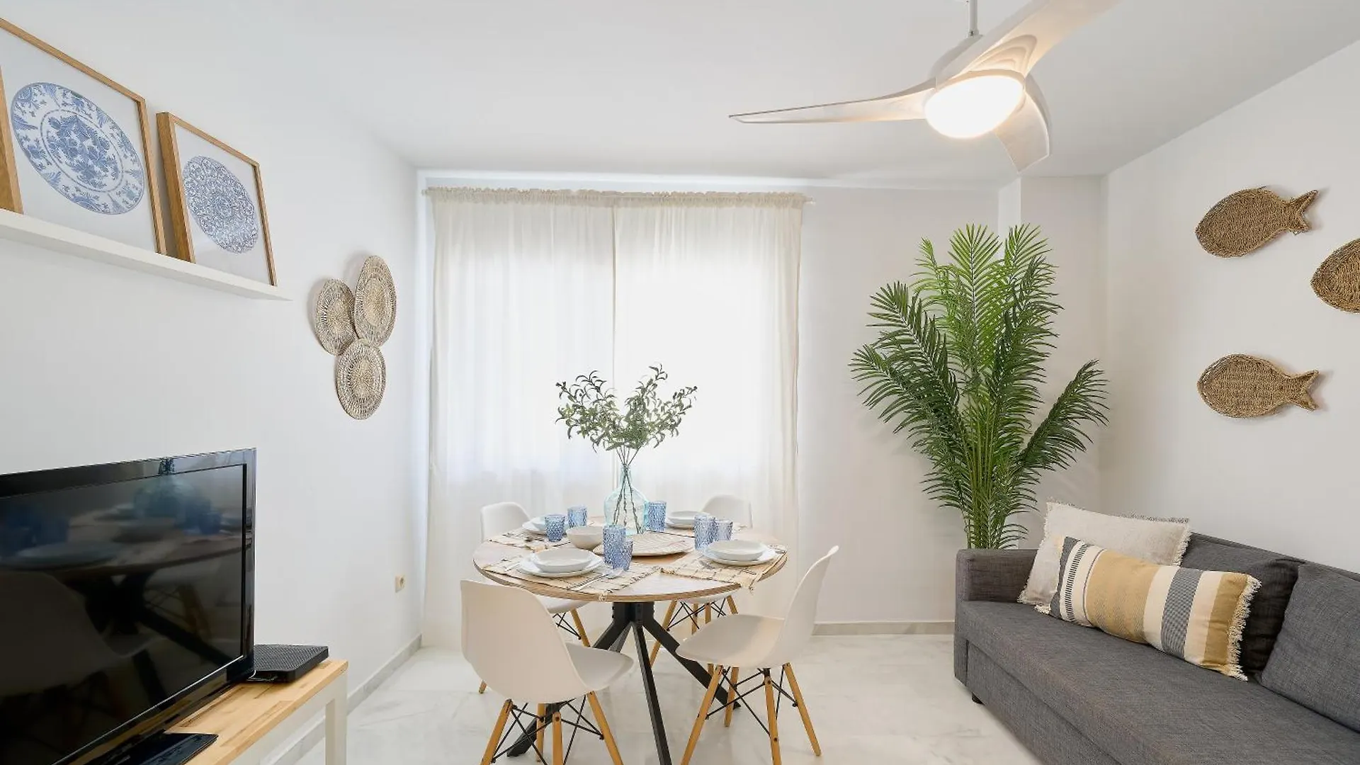 Fuengirola Beach Apartment By Stay Belonio