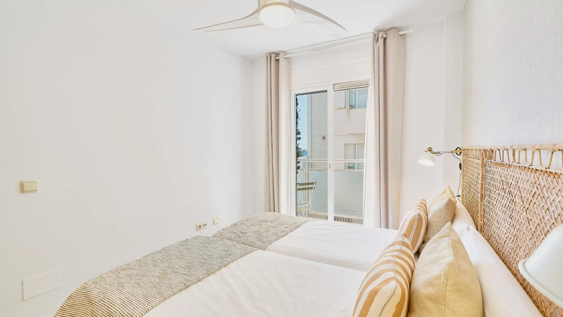 Fuengirola Beach Apartment By Stay Belonio